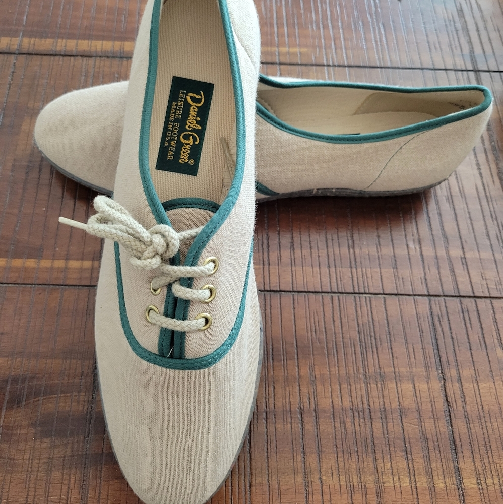 Daniel green vintage shoes nwot